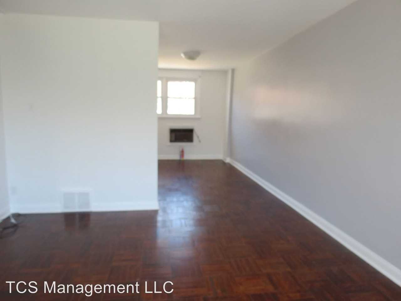 2749 Lardner St - Photo 2 of 10