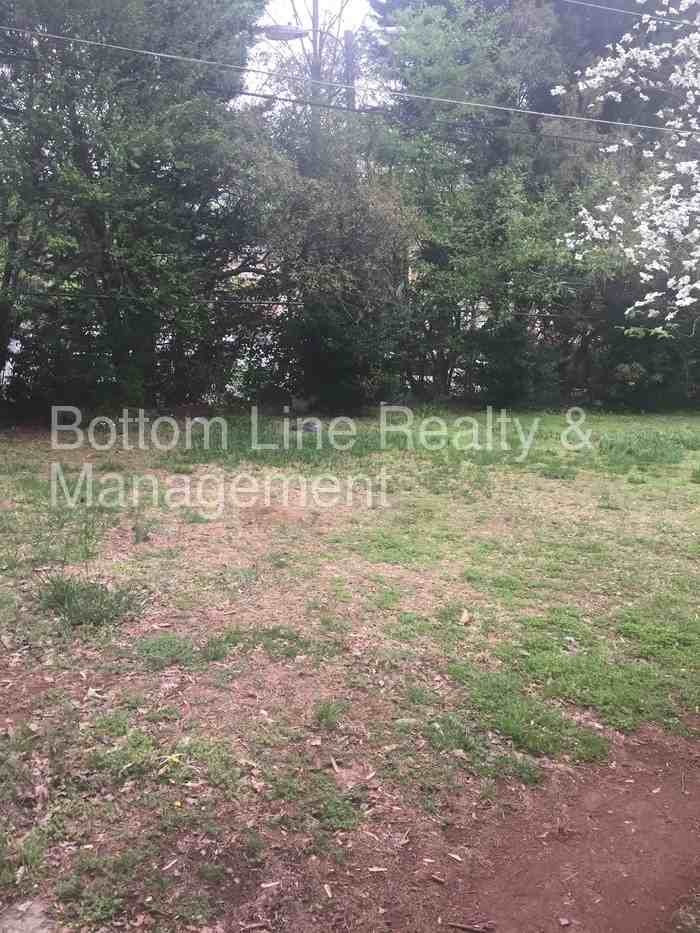 1326 Wembley Dr - Photo 2 of 7