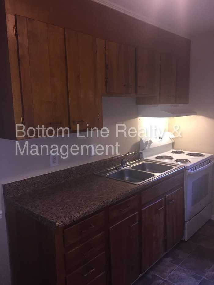 1326 Wembley Dr - Photo 3 of 7