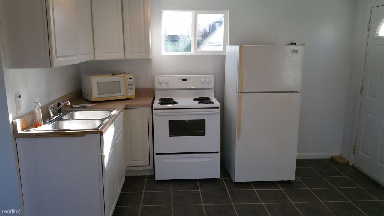 1001 1/2 S Madison St - Photo 2 of 8