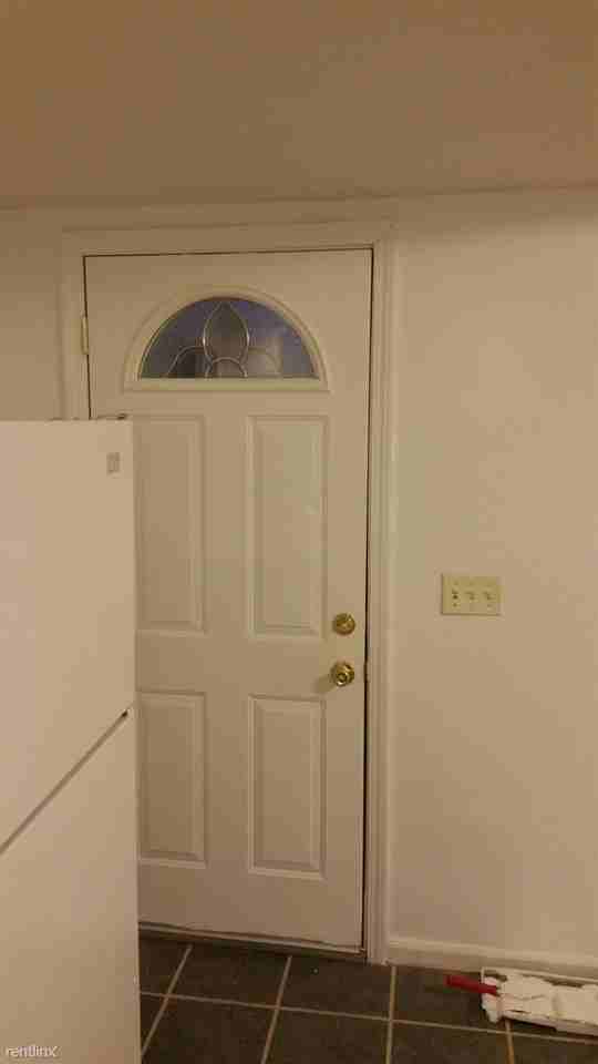 1001 1/2 S Madison St - Photo 3 of 8