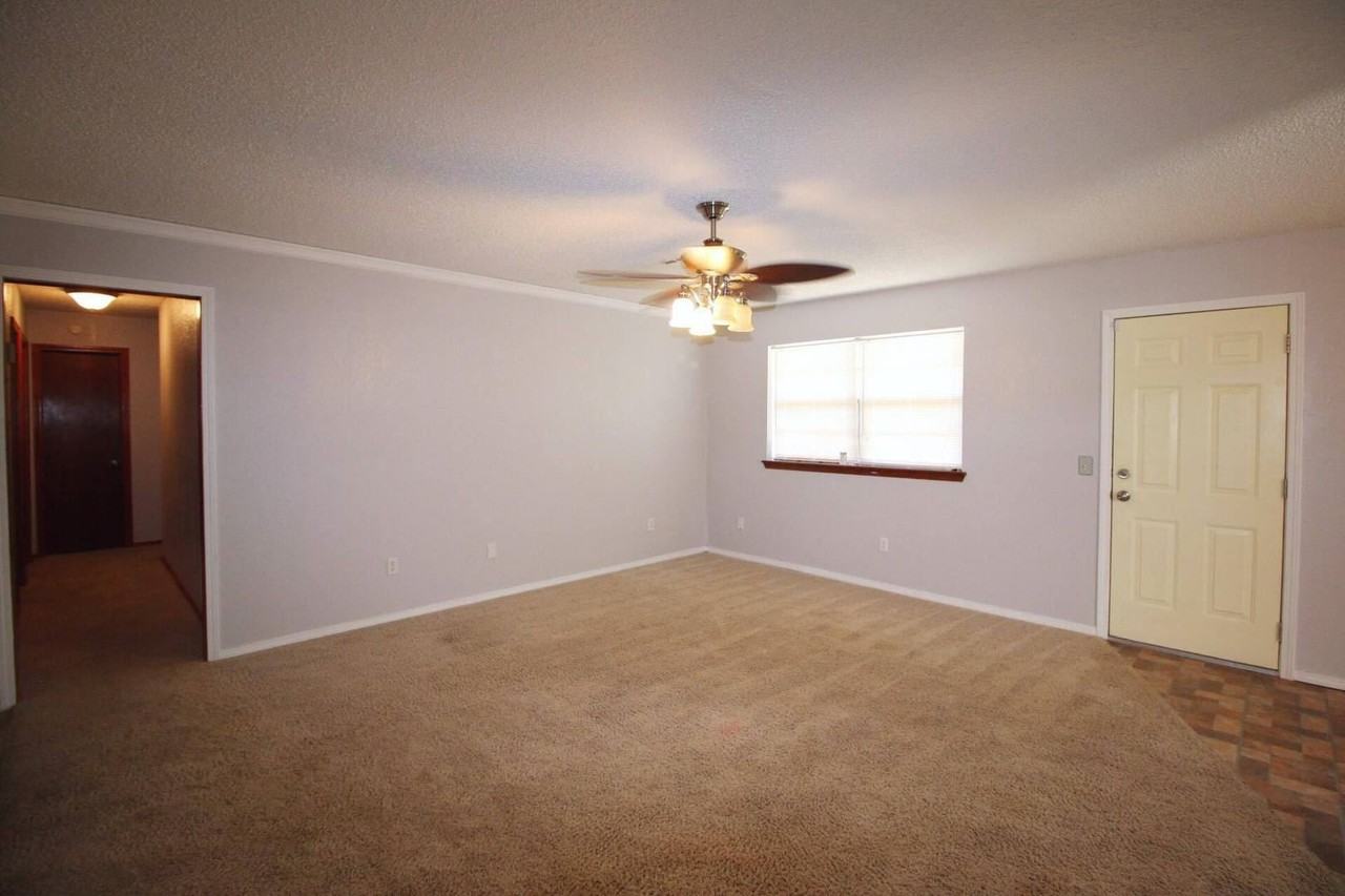 302 Adams Ave NE - Photo 2 of 16