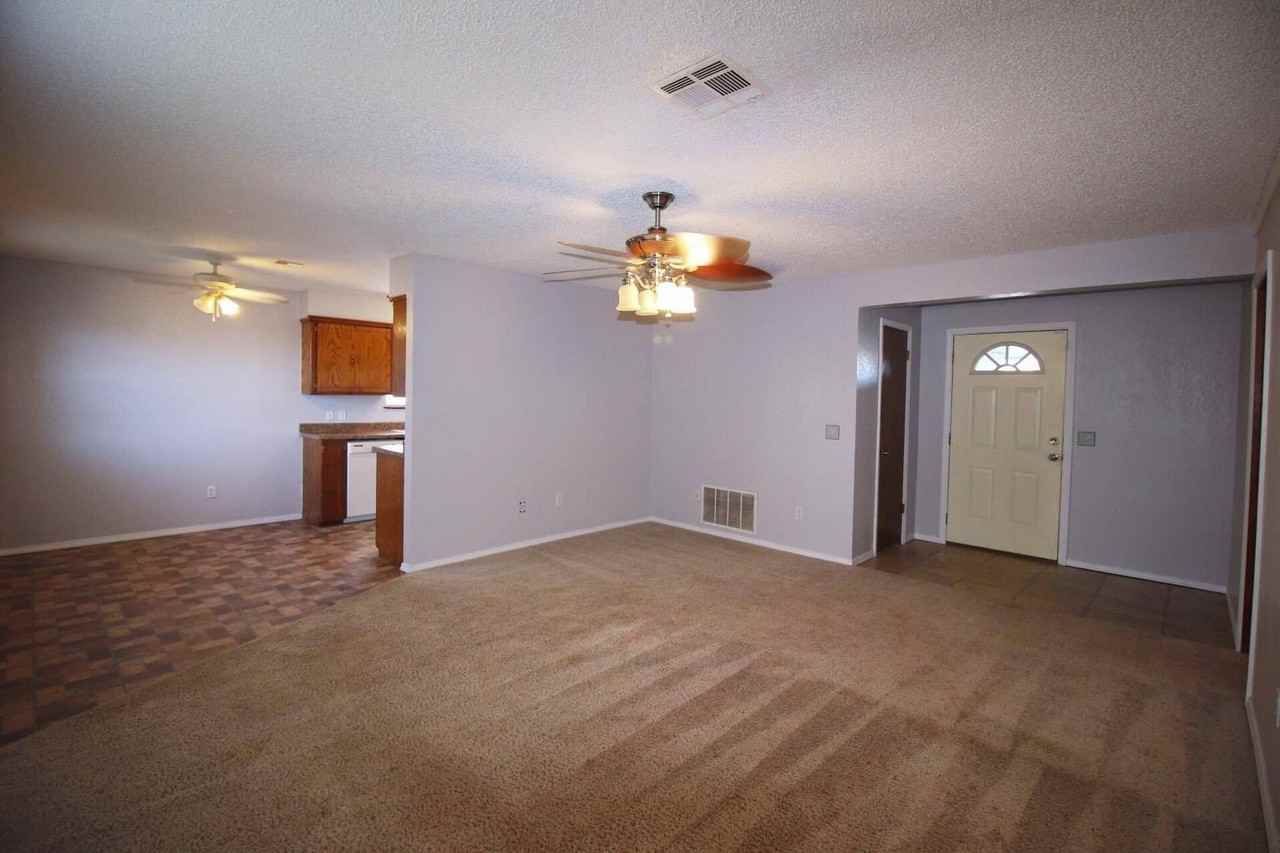 302 Adams Ave NE - Photo 3 of 16