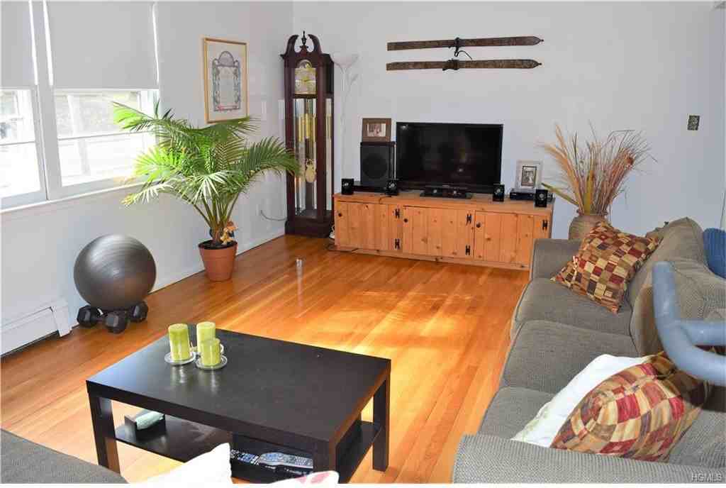 314 Washington Ave #2ndFL - Photo 3 of 8