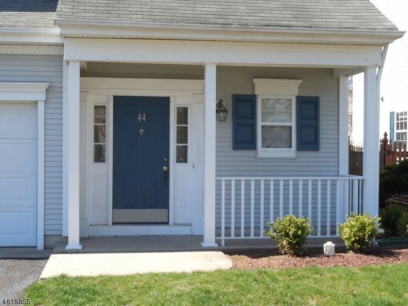 44 Strawberry Hill Rd - Photo 3 of 24