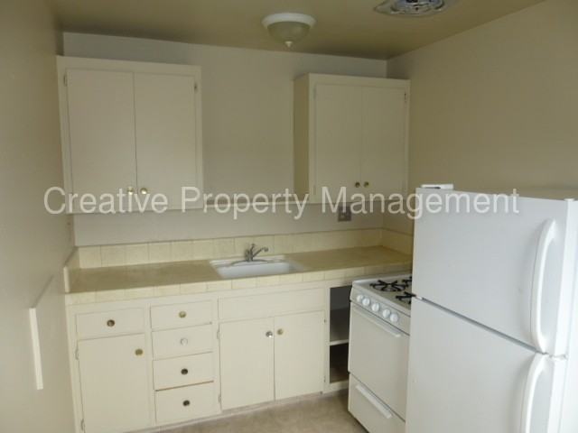 958 Amador Ave - Photo 3 of 5