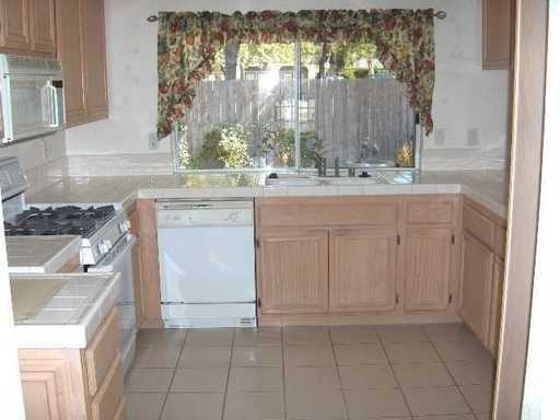 1850 Tavern Ct - Photo 3 of 16