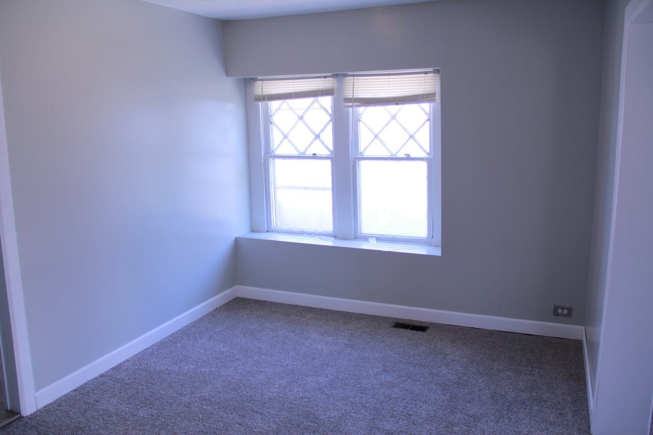 1405 E Elm St - Photo 3 of 13