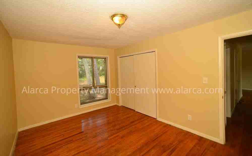 3101 Erskine Dr - Photo 2 of 9