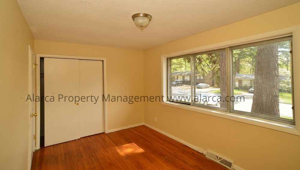 3101 Erskine Dr - Photo 3 of 9