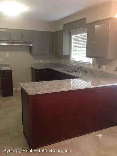 6205 Robin Hill Rd - Photo 3 of 15