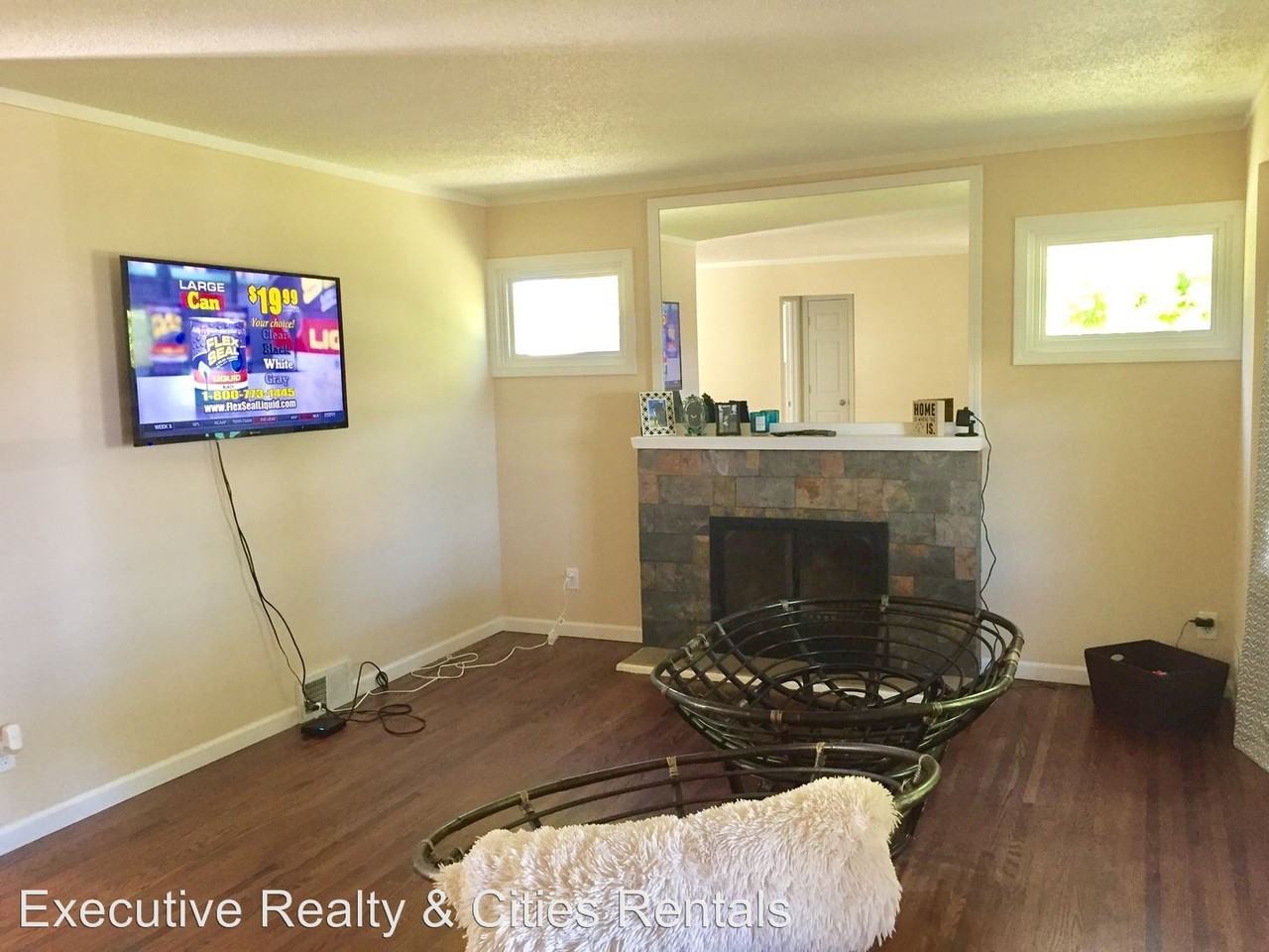 674 37th Ave NE - Photo 2 of 15