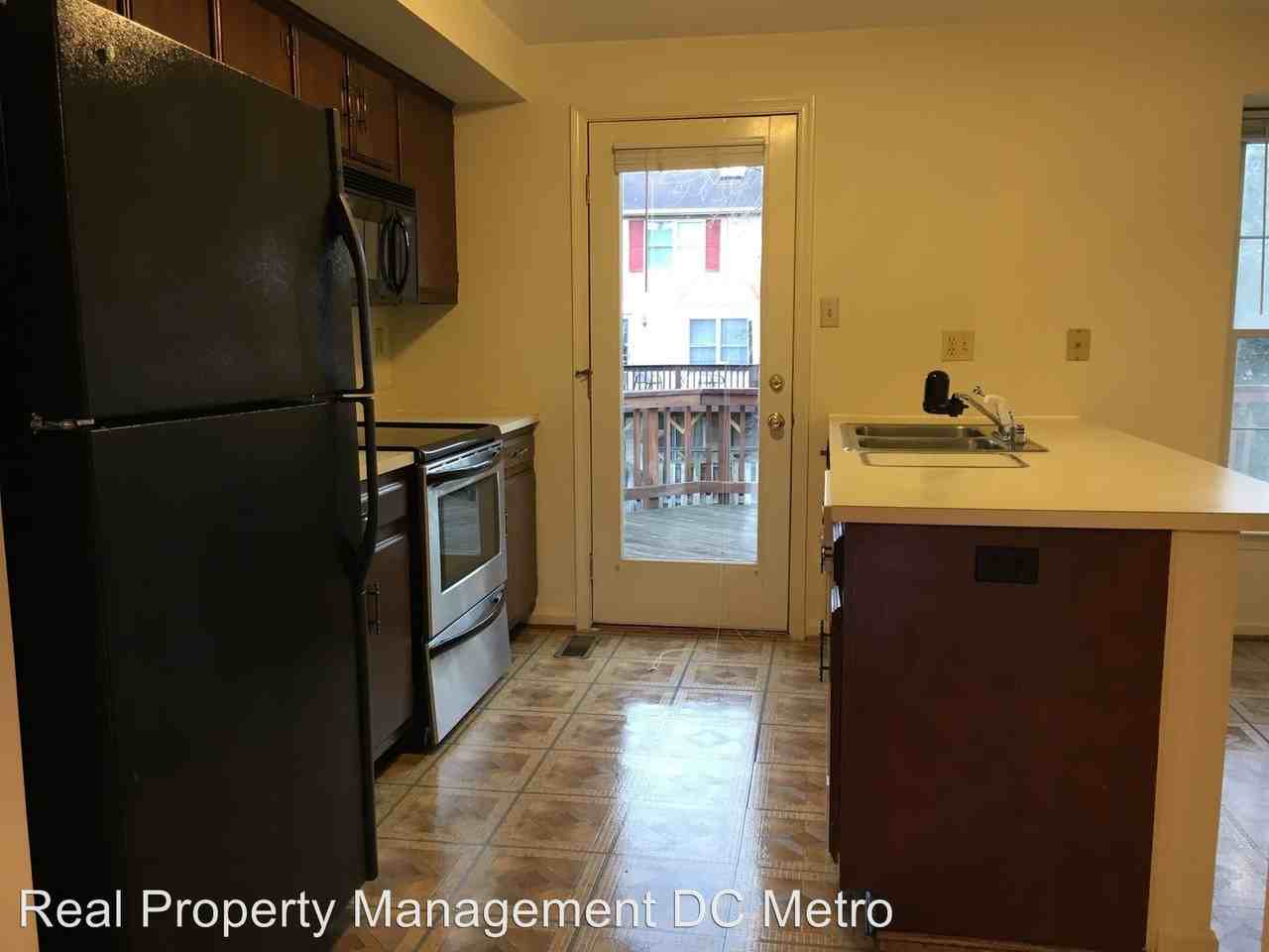 8024 Hollow Reed Ct - Photo 3 of 15