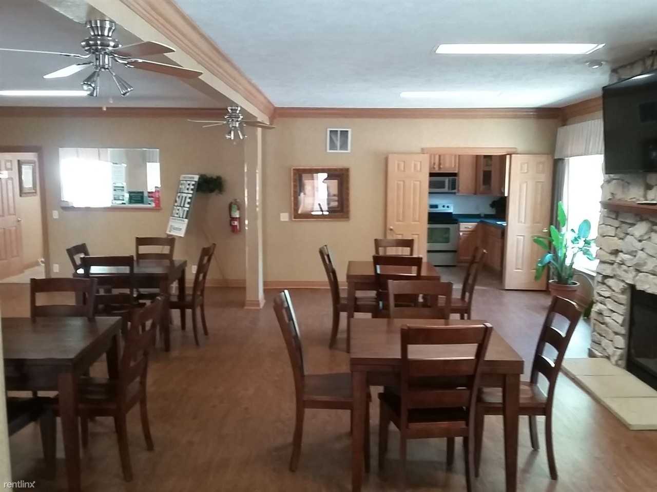 Williamsburg Manor - Photo 2 of 32