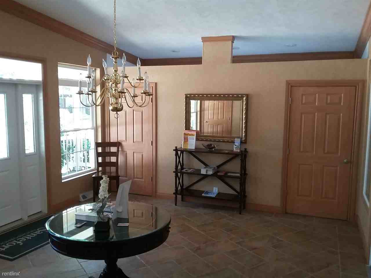 Williamsburg Manor - Photo 3 of 32