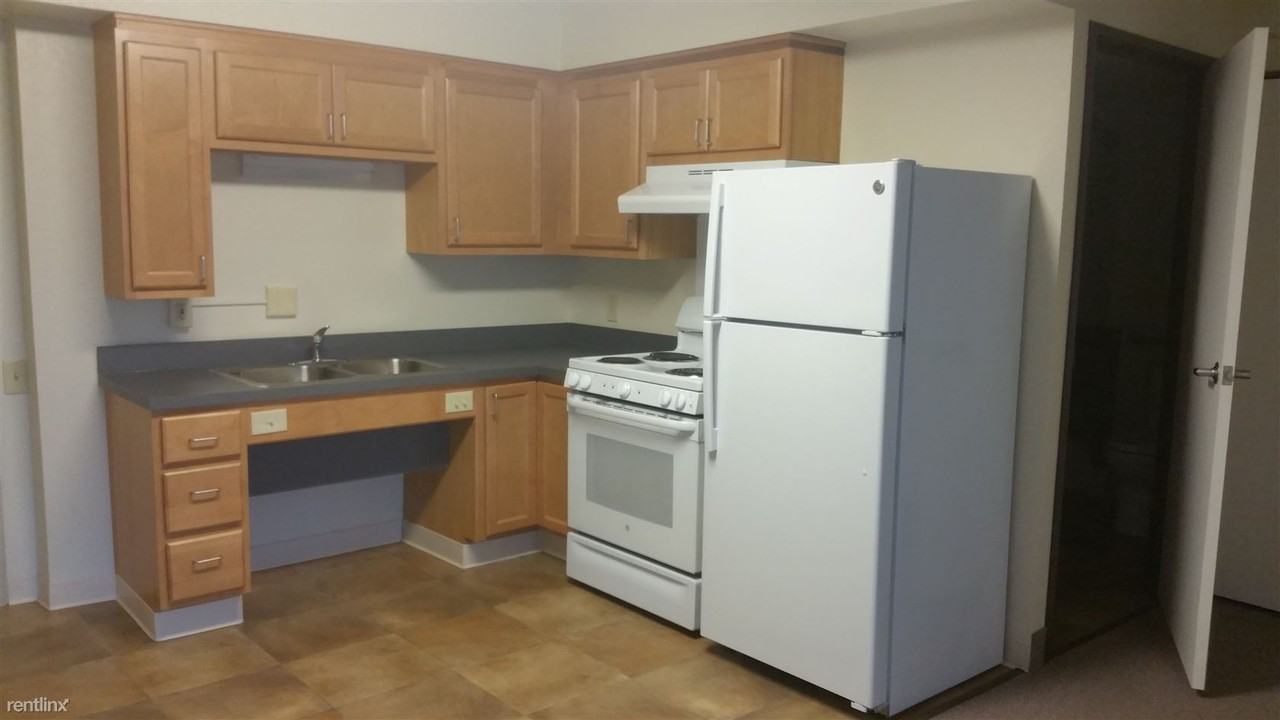 Maplewood Manor - Photo 2 of 10