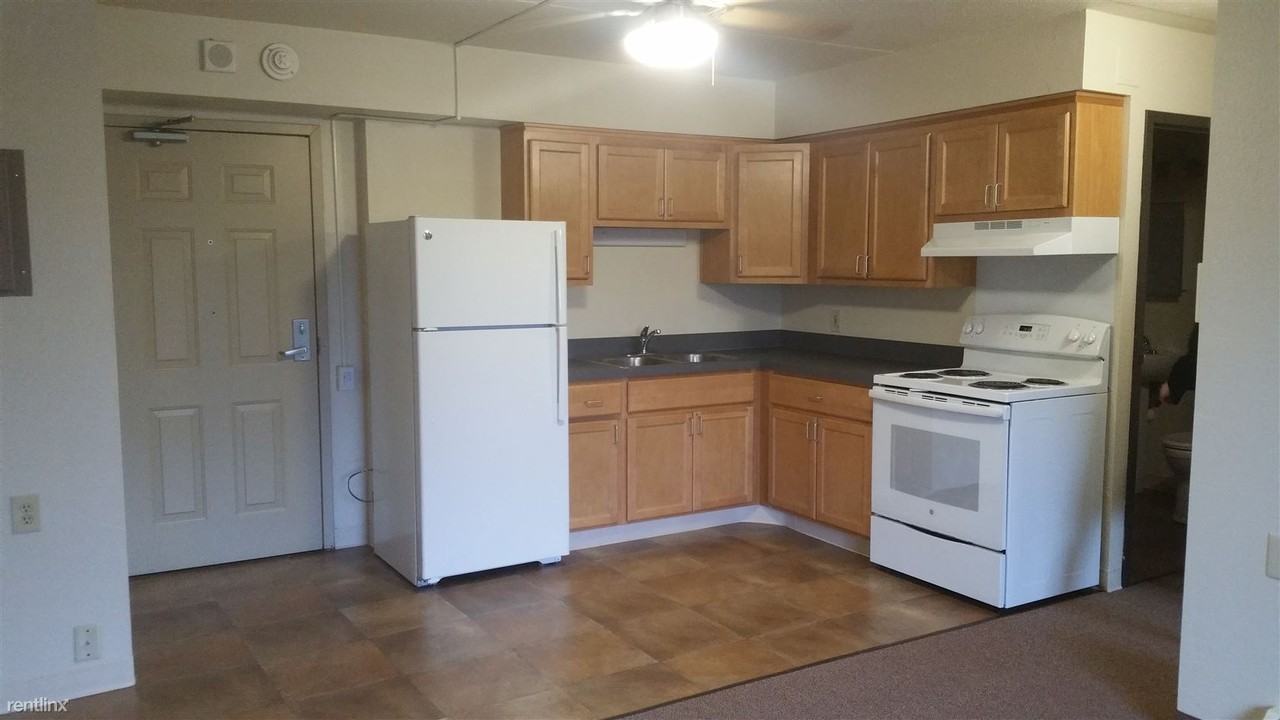 Maplewood Manor - Photo 3 of 10