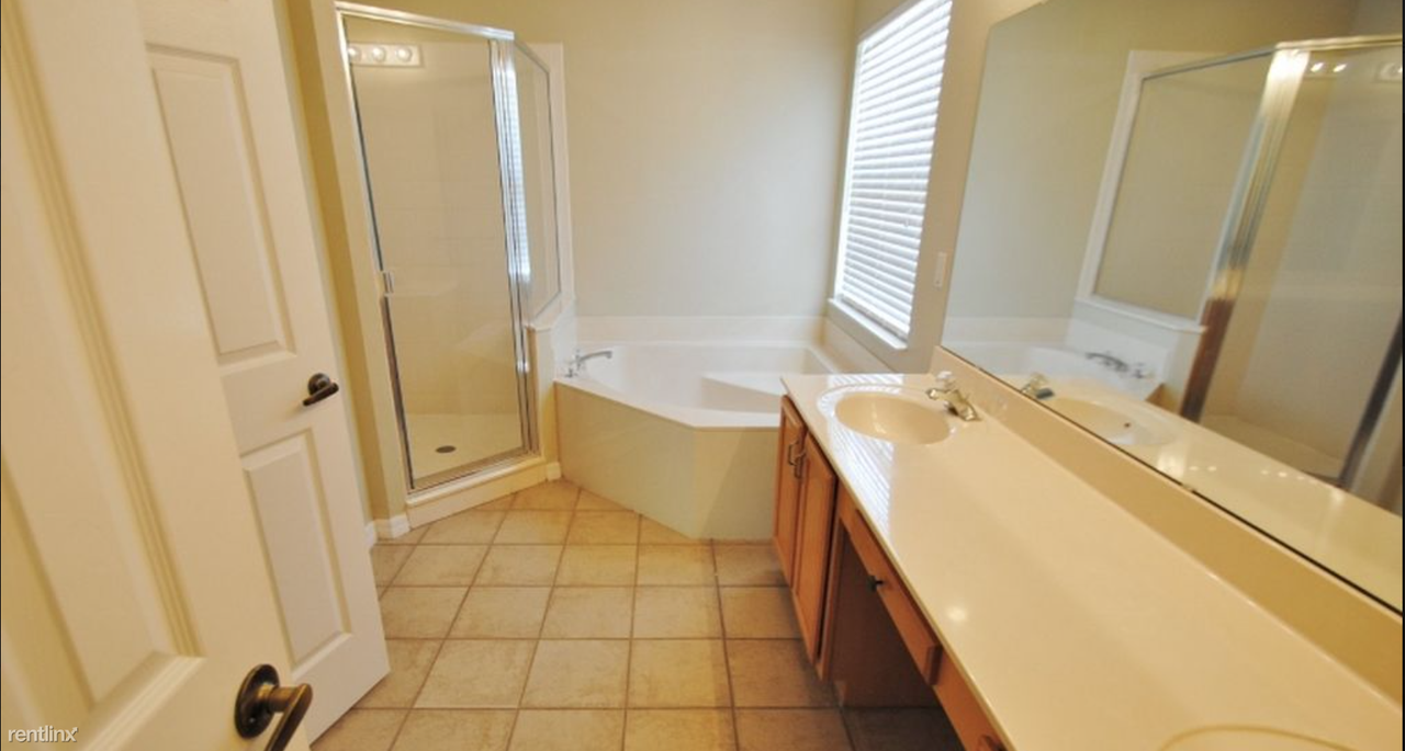 262 Tavestock Loop - Photo 3 of 6