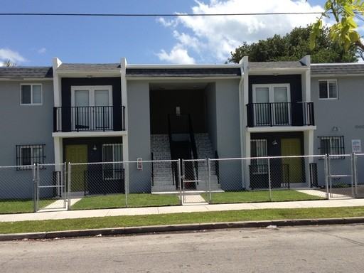 1000 NW 5th St #1 - Photo 2 of 10