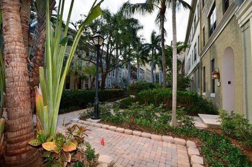 640 Fern St - Photo 2 of 8