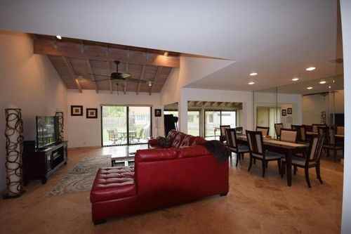 804 Foxpointe Cir - Photo 2 of 8