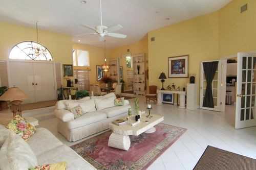 10228 Shireoaks Ln - Photo 3 of 8