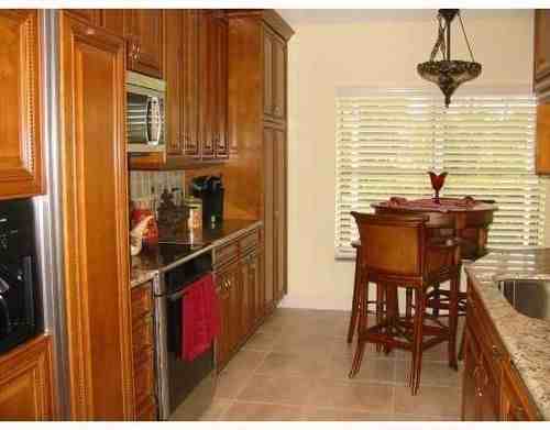 5022 Windsor Parke Dr - Photo 2 of 4