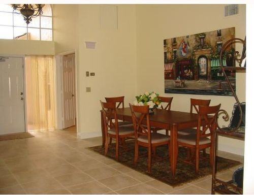 5022 Windsor Parke Dr - Photo 3 of 4