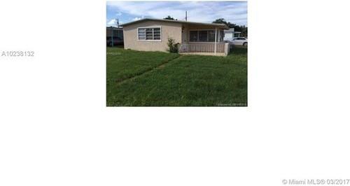 2801 NW 7th Ct - Photo 2 of 8