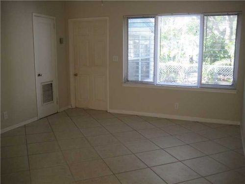 2105 SE 4th Ave #REAR - Photo 3 of 8