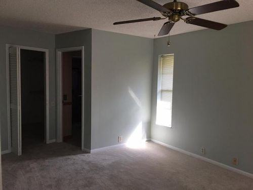 109 Bayberry Cir - Photo 3 of 8