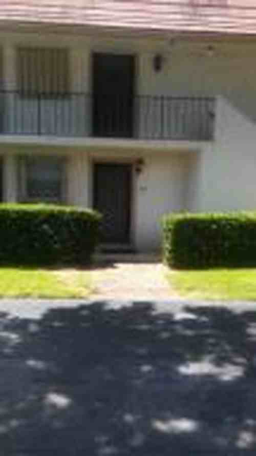 1000 NW 13th St - Photo 2 of 8