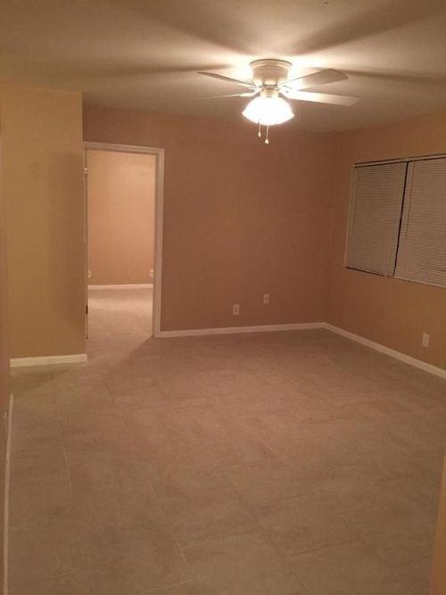 371 W 18th St - Photo 3 of 7