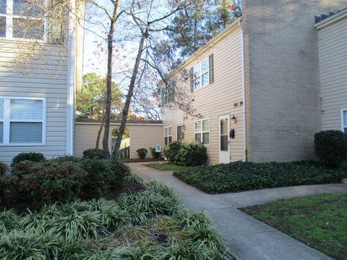 139 Louise Dr #I - Photo 3 of 8