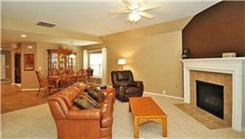 5829 Trinity Oaks - Photo 3 of 8