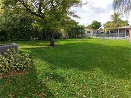 11808 NW 32nd Ave - Photo 2 of 8