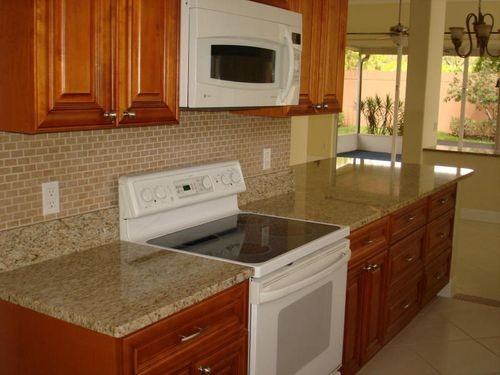 104 S Hampton Dr - Photo 2 of 7