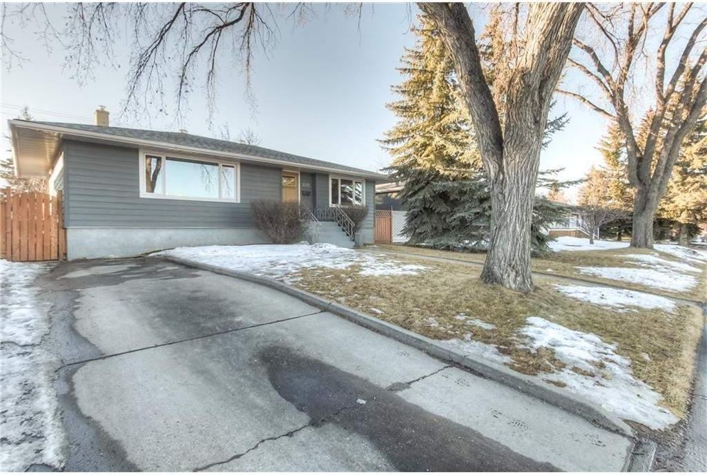 3015 36 St SW - Photo 2 of 41