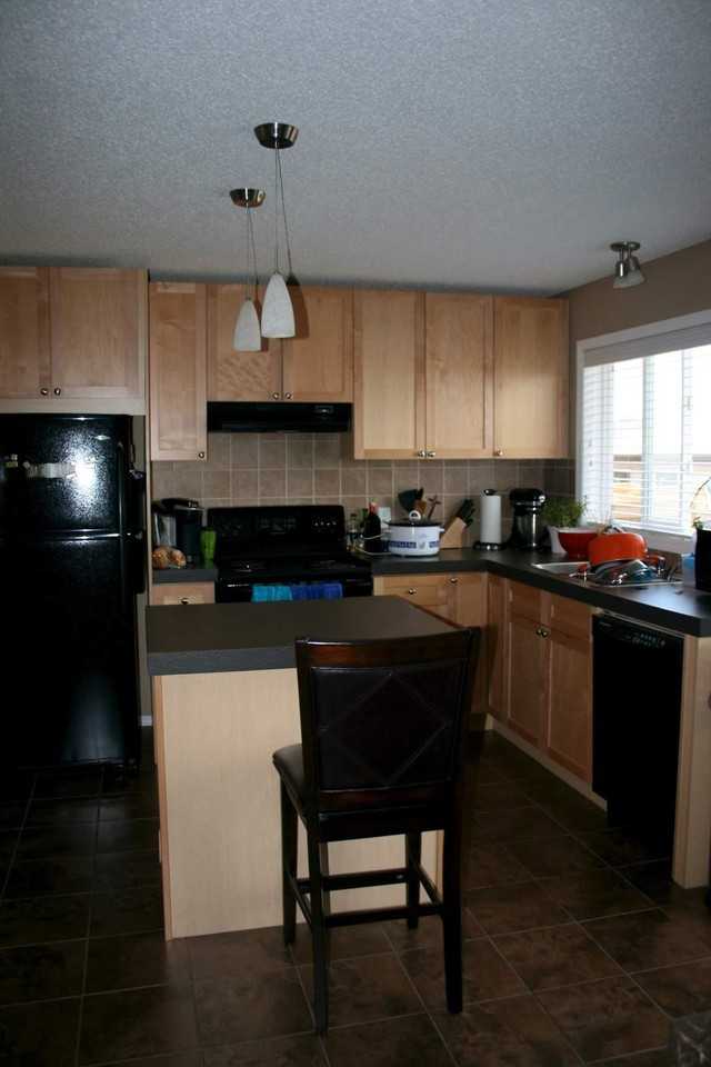 228 Elgin Point SE - Photo 2 of 8