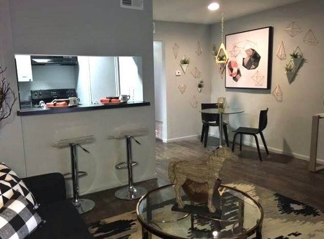 Establishment - Photo 2 of 20