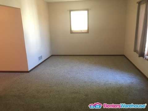 4211 Fremont Ave N - Photo 3 of 11