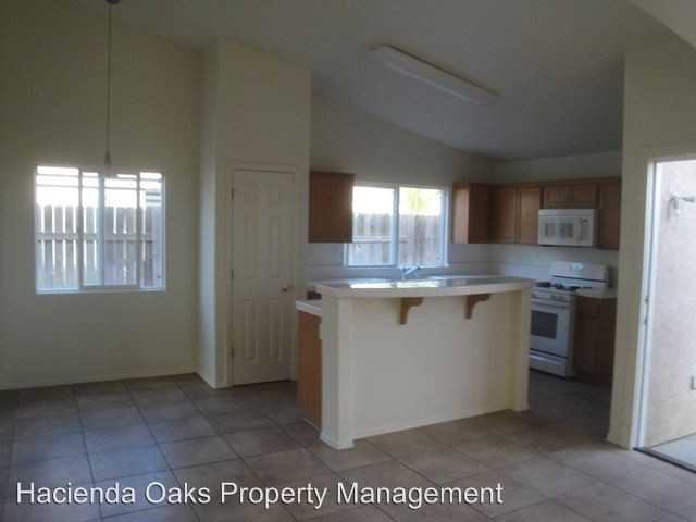 2434 Bentley Ave - Photo 3 of 7