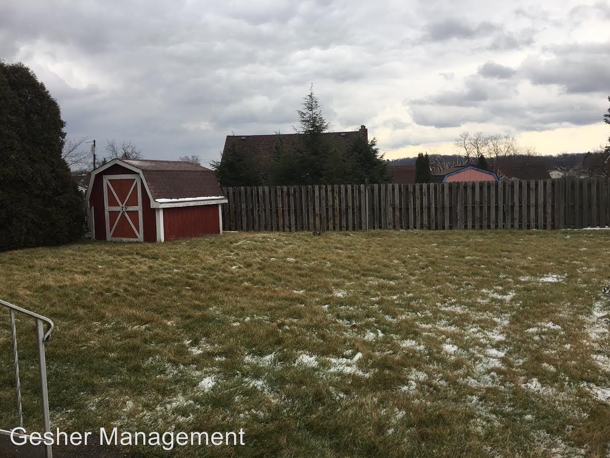 708 Overhill Dr - Photo 3 of 9