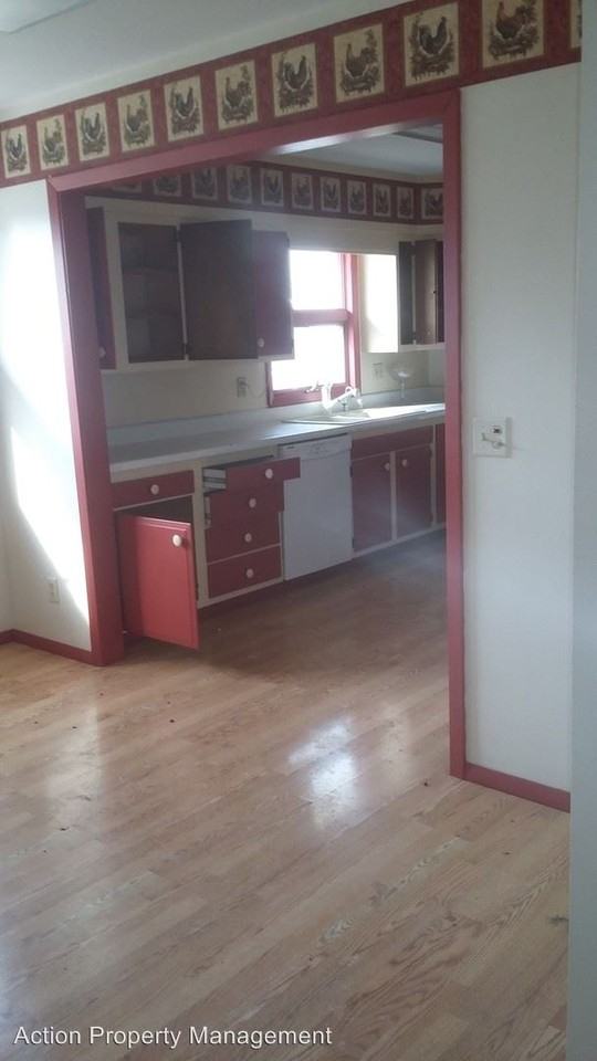 105 E 11th St - Photo 2 of 4