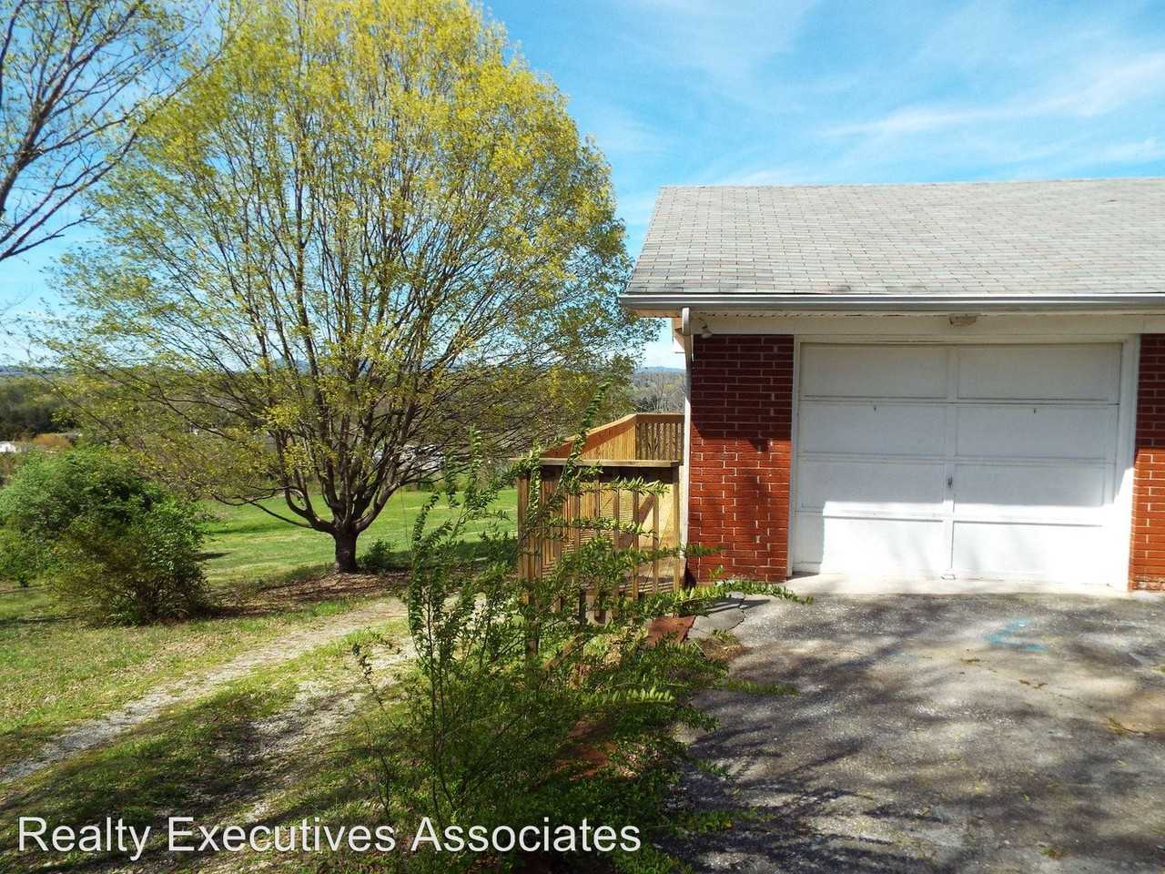 3220 Blue Springs Rd - Photo 3 of 14