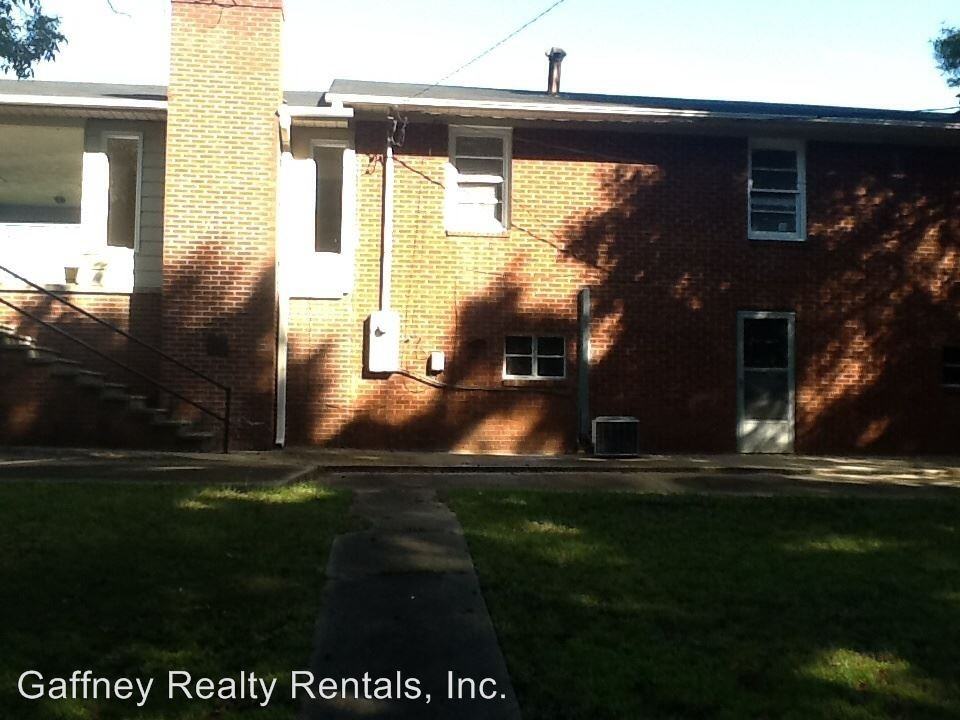 128 Chandler Dr - Photo 2 of 16