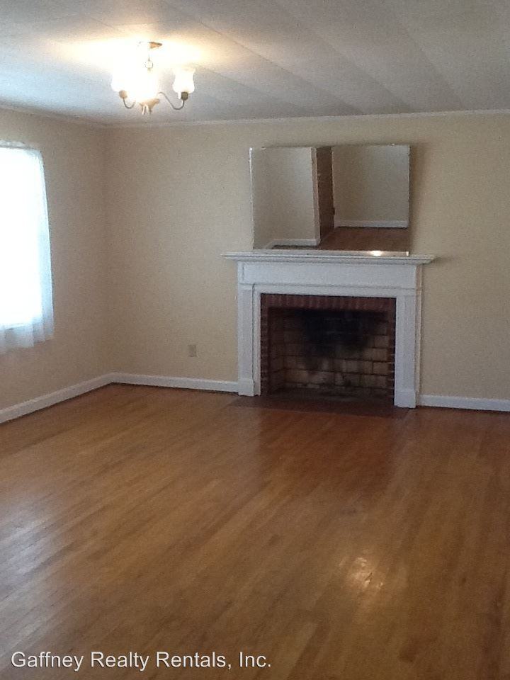 128 Chandler Dr - Photo 3 of 16