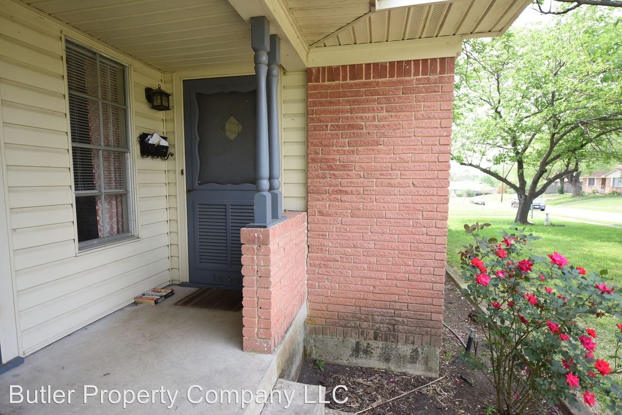 10904 Marchant Cir - Photo 2 of 21