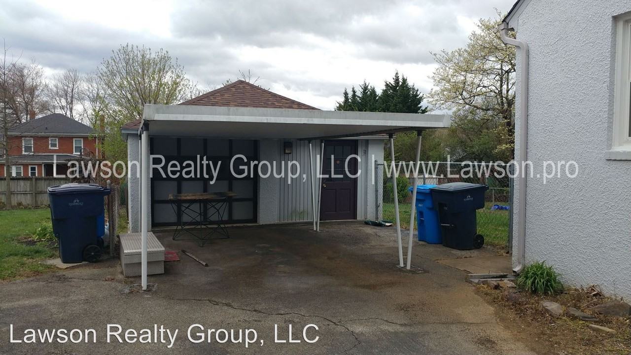 3118 Oliver Rd NE - Photo 2 of 15