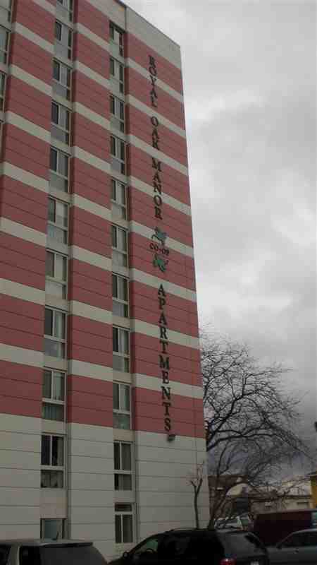 Royal Oak Manor Co-op Senior Apartments - Photo 2 of 11